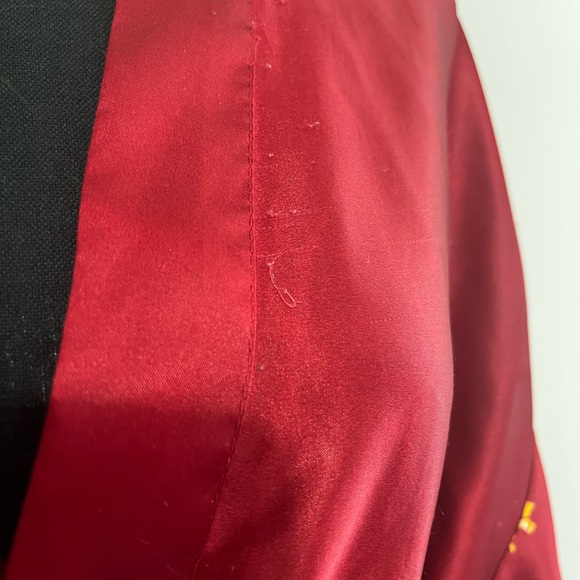 Elegant Red Kimono with Crane Design - Picture 6 of 11